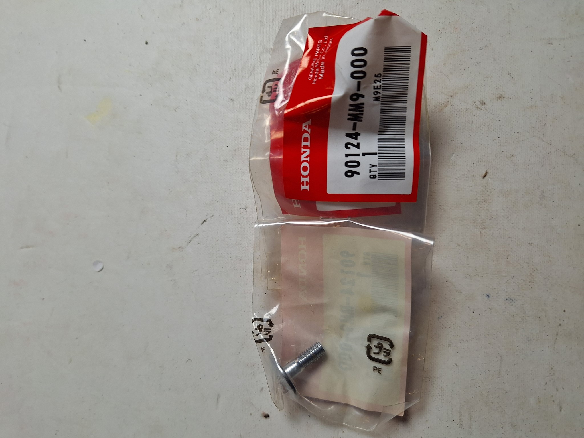 Picture of SCREW,LOWER COWL  90124-MM9-000  XL 600 V